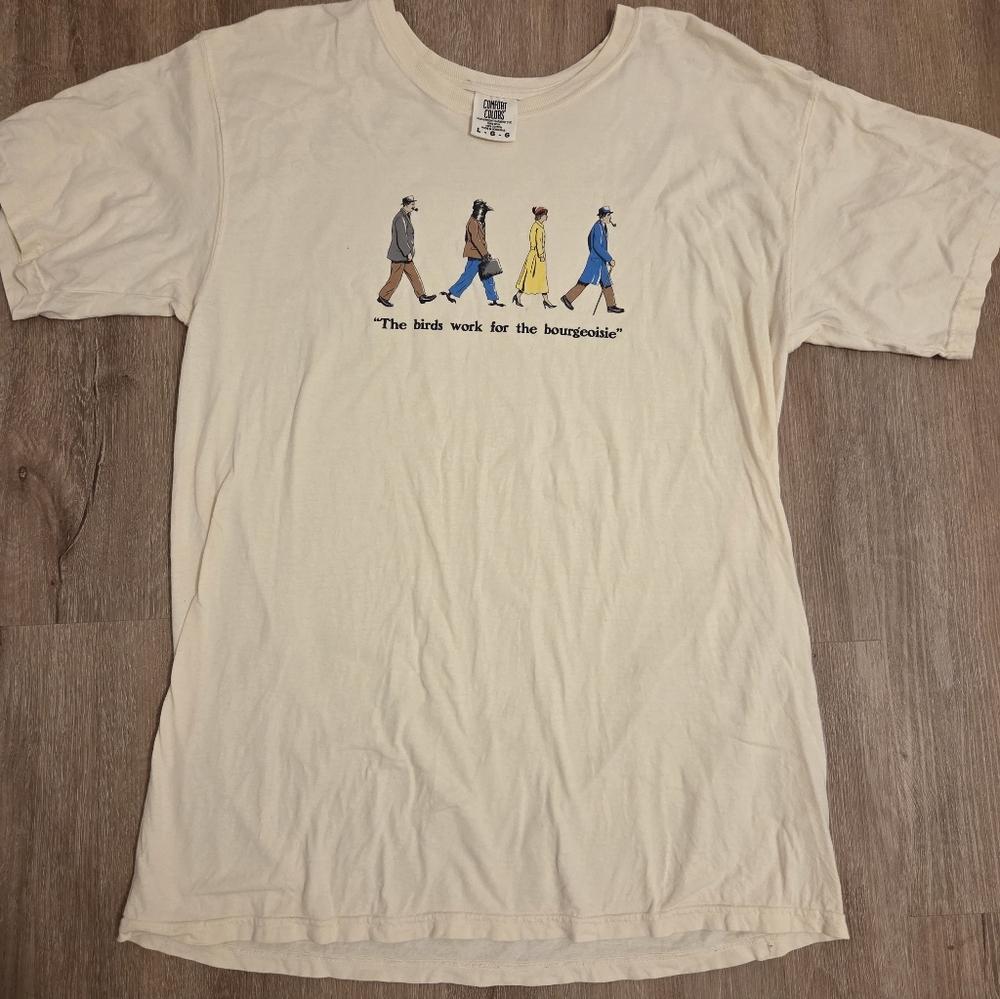 Comfort Colors Cream Graphic Tee - Short Sleeve L